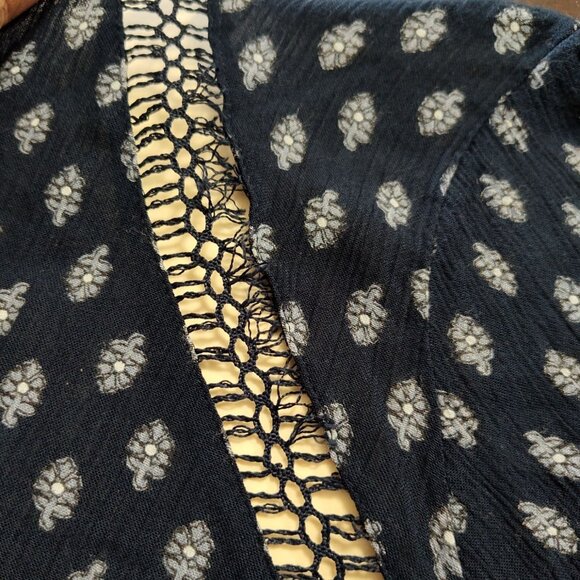 Hollister Top Women Size S Navy Blue Boho With Crochet Detail Long Sleeve FLAW - Picture 12 of 13